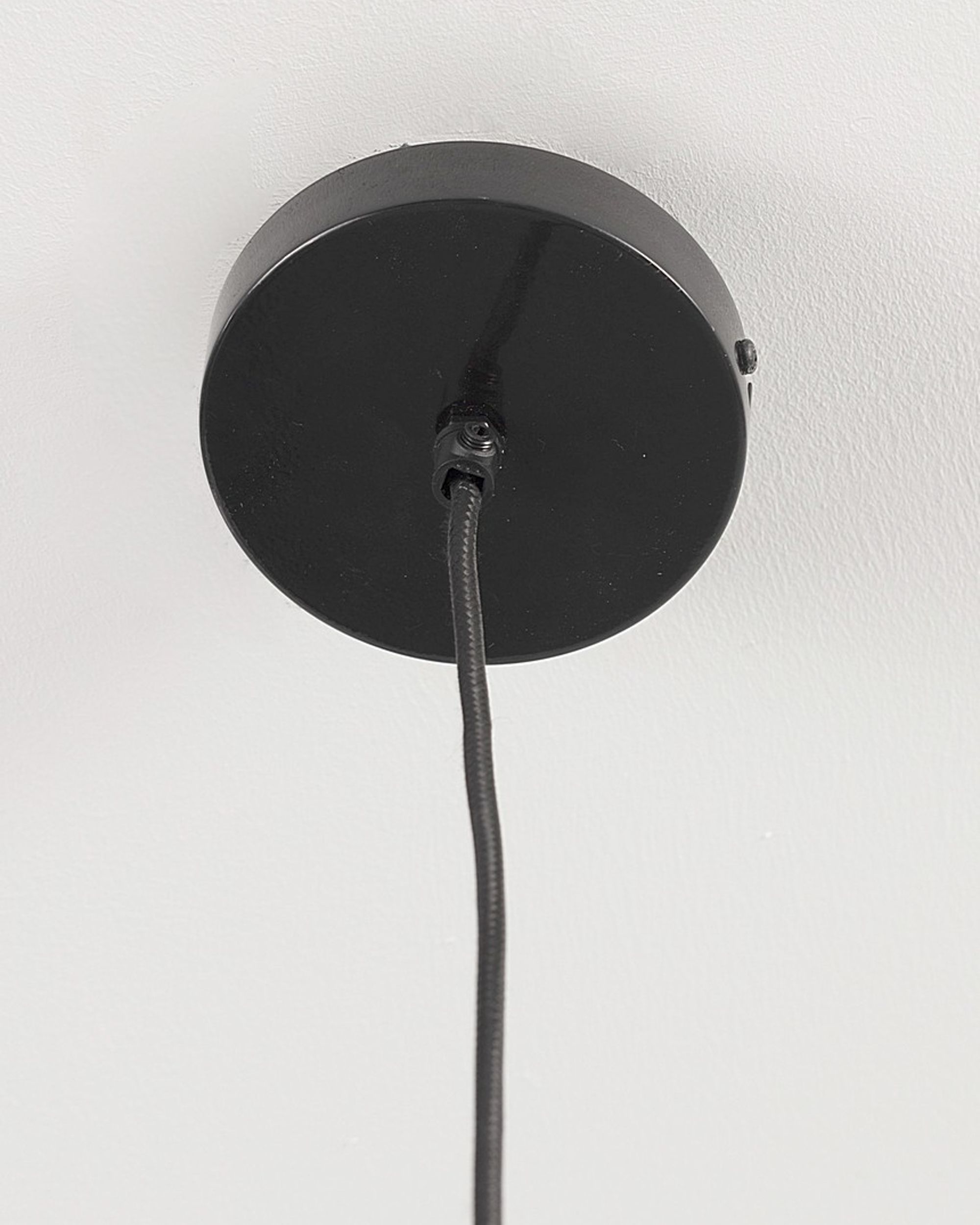 Pakabinamas šviestuvas Nina Black 48 cm (hover)