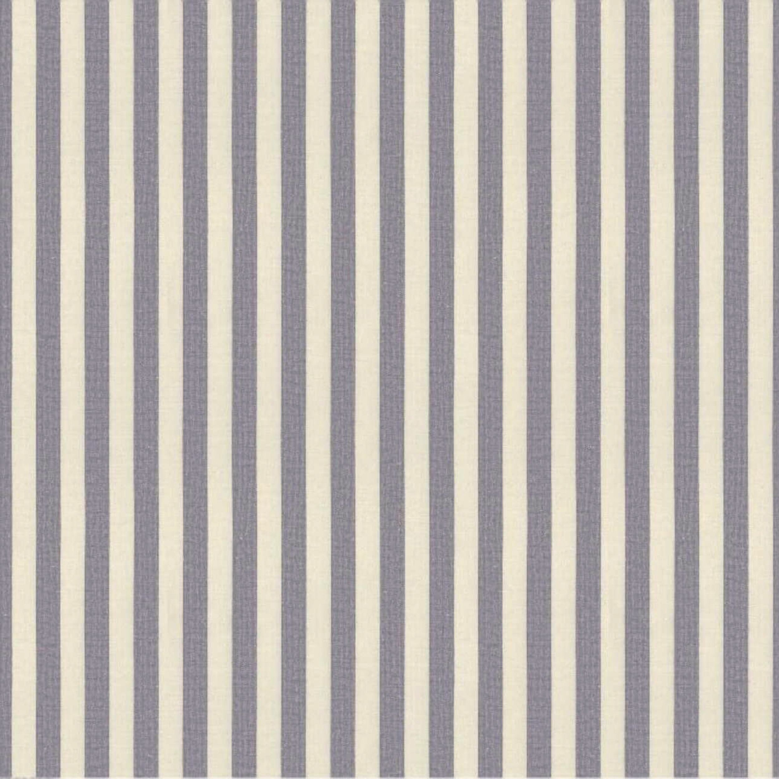 Quadro 136-02 tamsiai mėlynos ir šviesios juostelės (1,5cm), audinys turi natūralų švelnų pasibangavimą