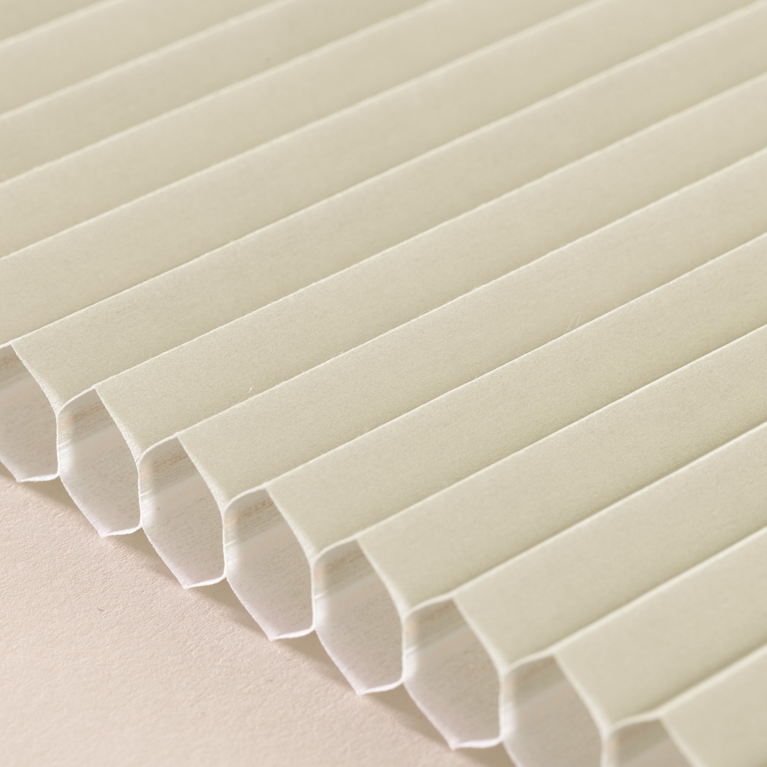 Pliusuotos žaliuzės Honeycomb H-119 šiltai pilka